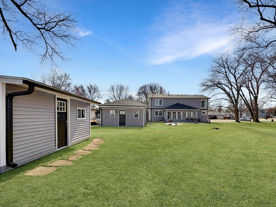 4518 W Shore Dr., Mchenry, IL 60050