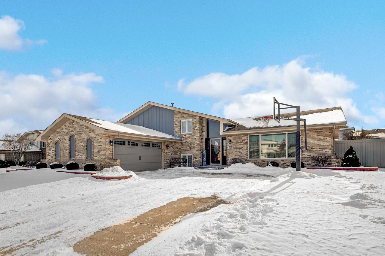 9001 Poplar St., Tinley Park, IL 60487