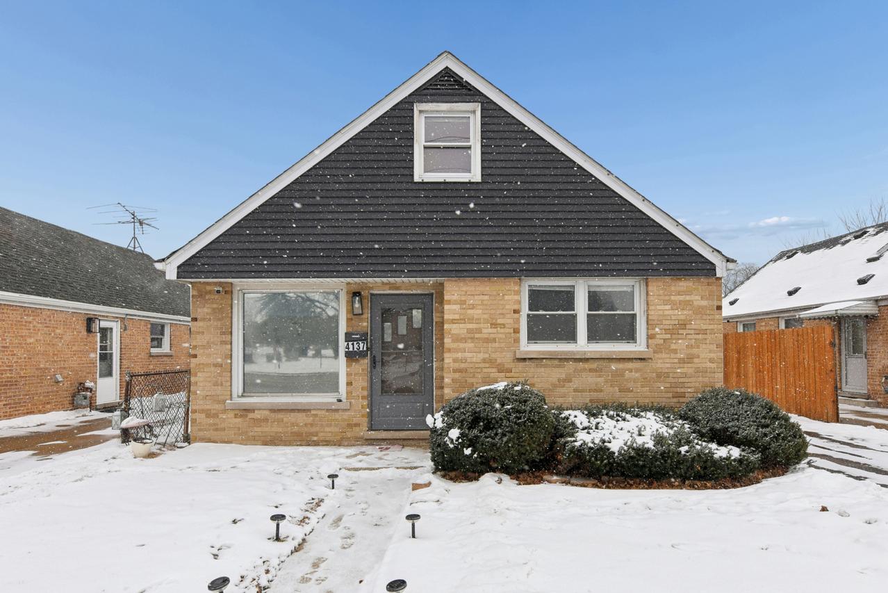 4137 Ruby St., Schiller Park, IL 60176