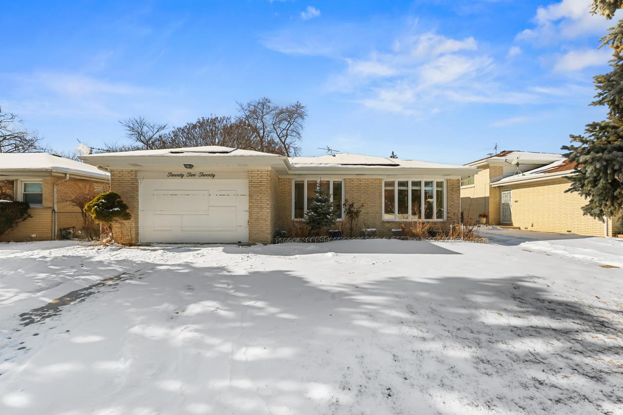 2220 S Chestnut St., Des Plaines, IL 60018