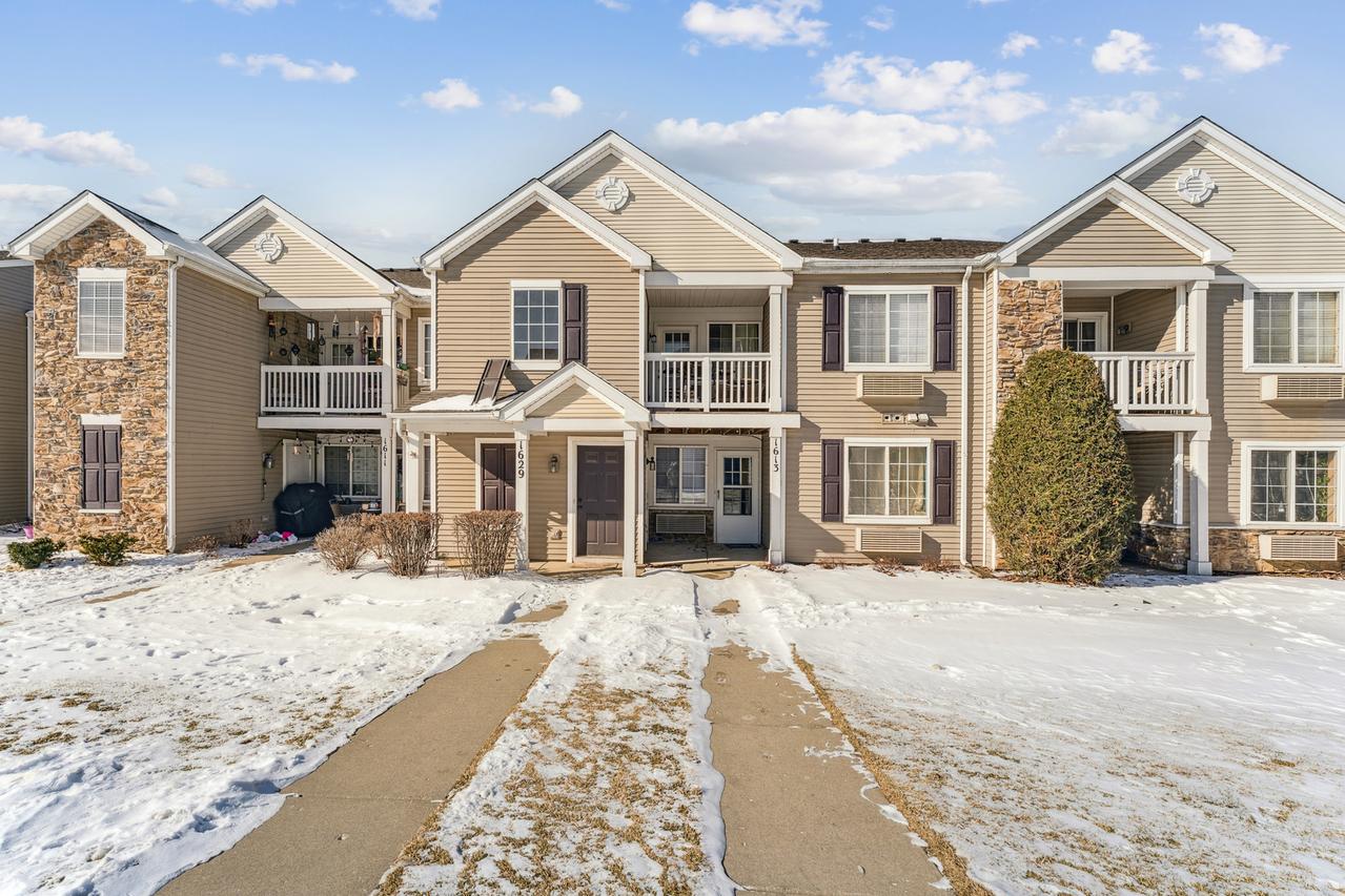 1613 Silverstone Dr., Carpentersville, IL 60110