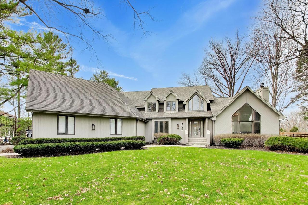 8S510 Oxford Ln., Naperville, IL 60565