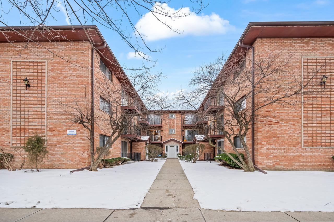 5819 W Higgins Ave. #2D, Chicago, IL 60630