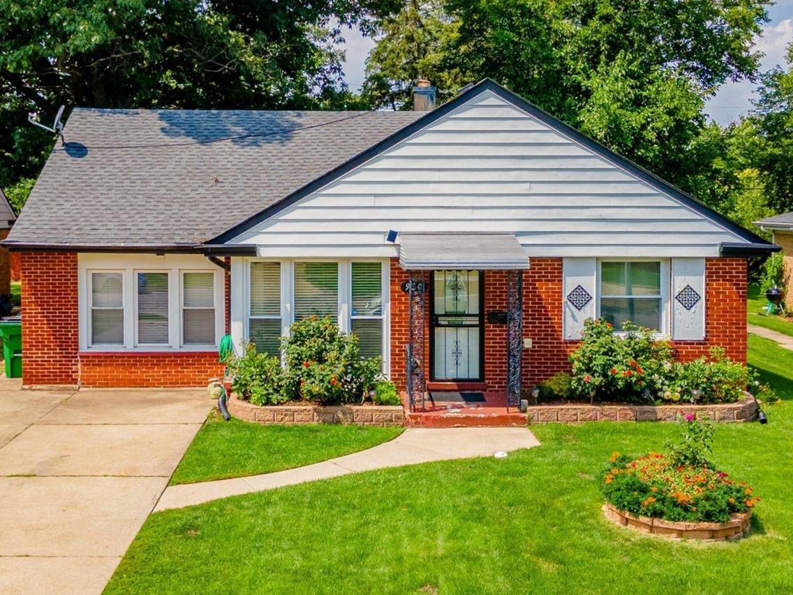 920 Suffolk Ave., Westchester, IL 60154