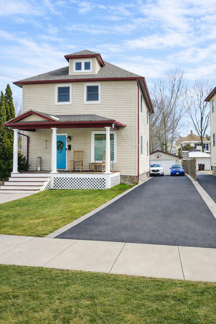 926 Tappan St., Woodstock, IL 60098