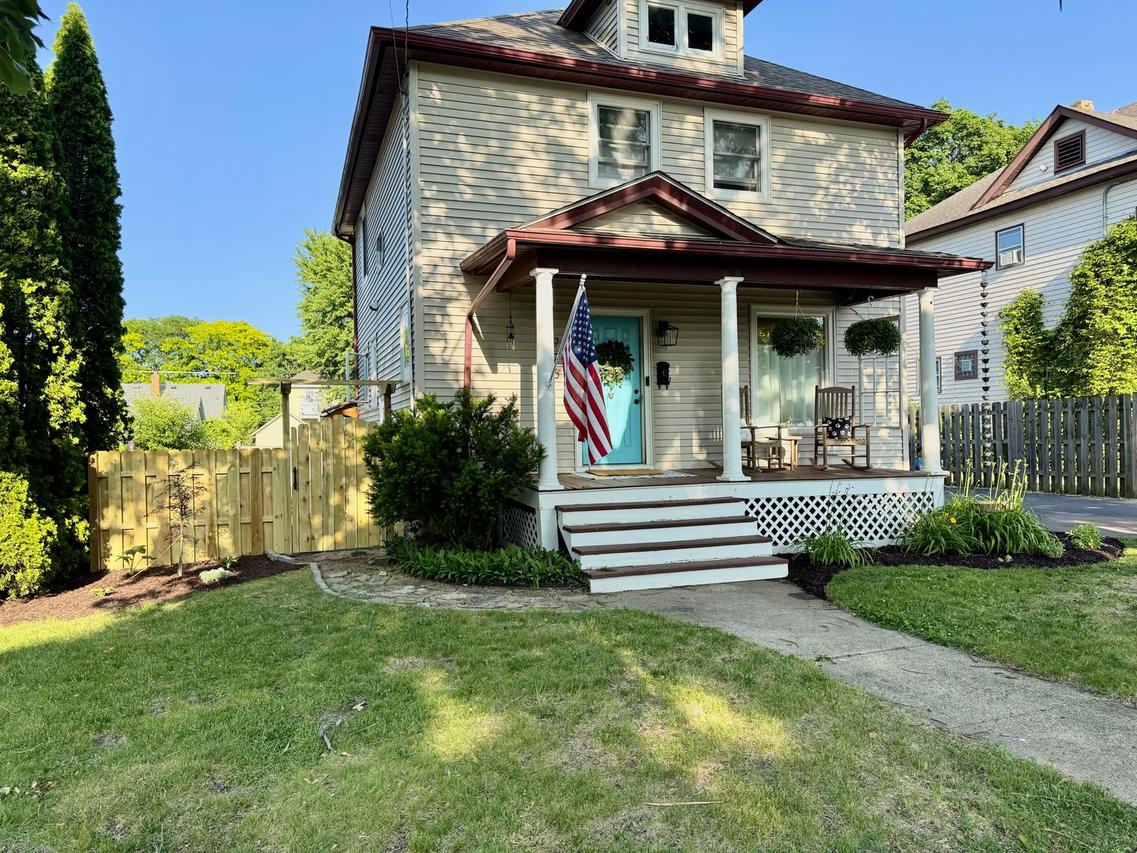 926 Tappan St., Woodstock, IL 60098