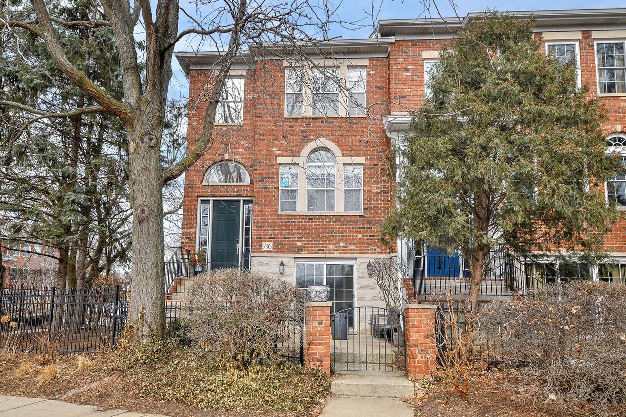 716 Prescott Ct., Naperville, IL 60563