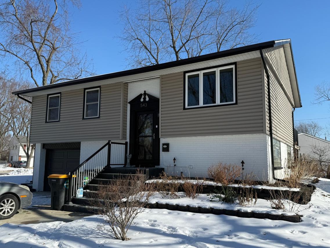 543 Ridge Cir., Streamwood, IL 60107