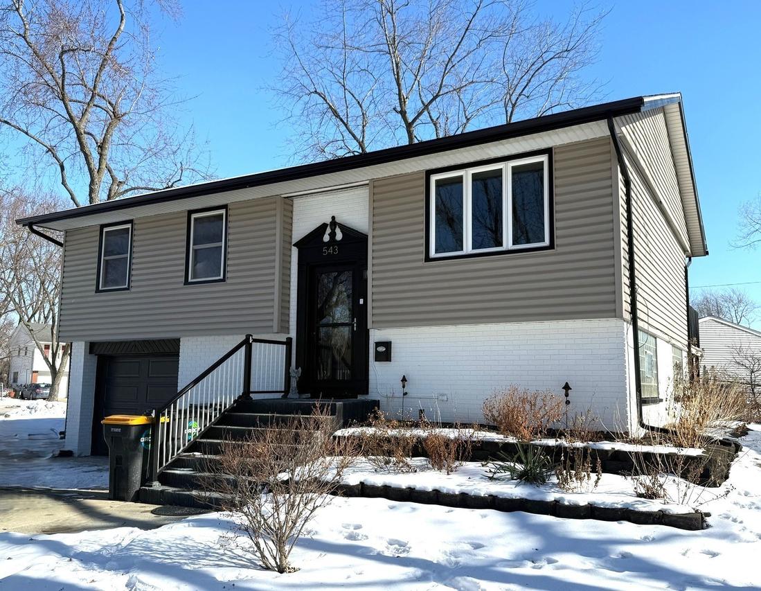 543 Ridge Cir., Streamwood, IL 60107