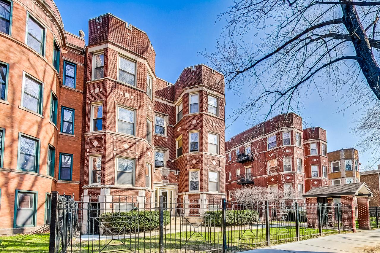 1340 W Greenleaf Ave. #2C, Chicago, IL 60626