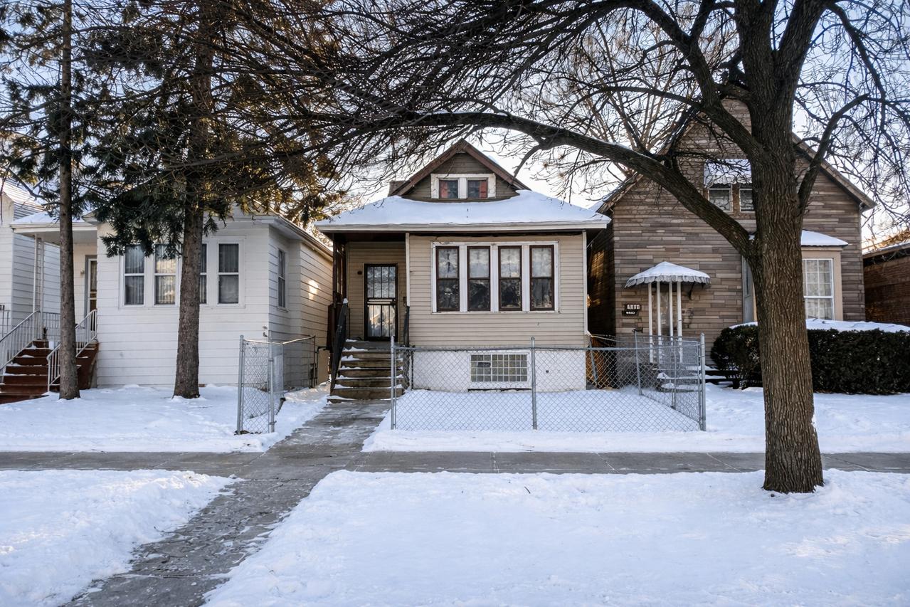 8876 S Winchester Ave., Chicago, IL 60620