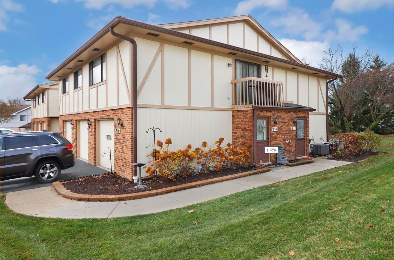 812 Dracut Ln. #D, Schaumburg, IL 60173