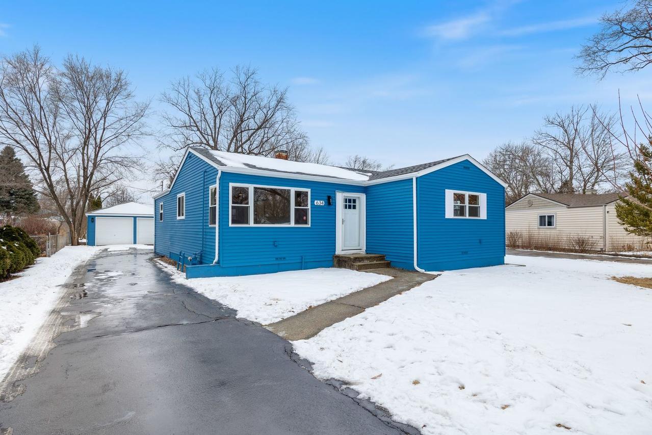634 Parker Dr., Lombard, IL 60148