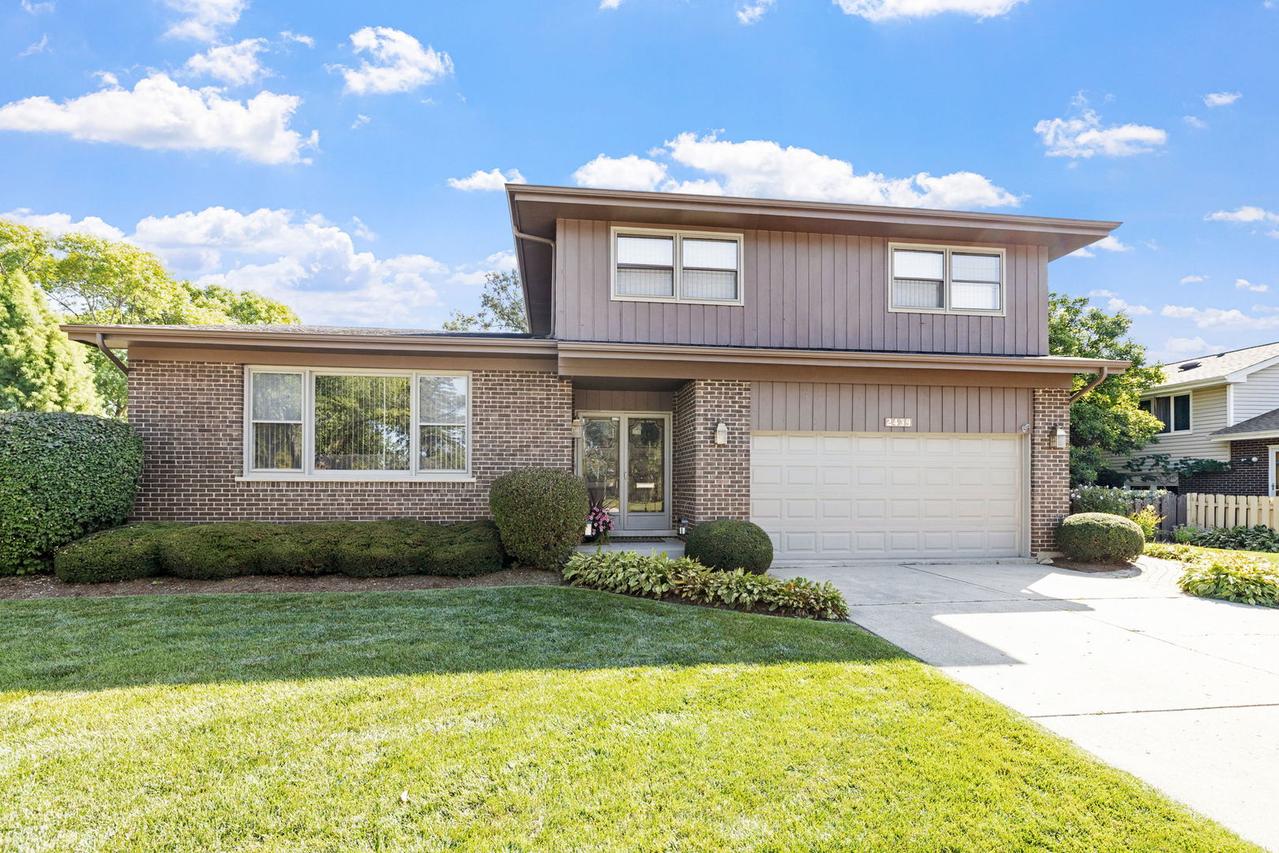 2439 N Windsor Dr., Arlington Heights, IL 60004
