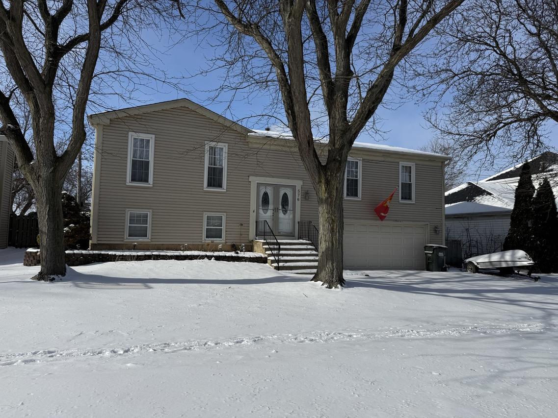 576 Pontiac Ln., Carol Stream, IL 60188