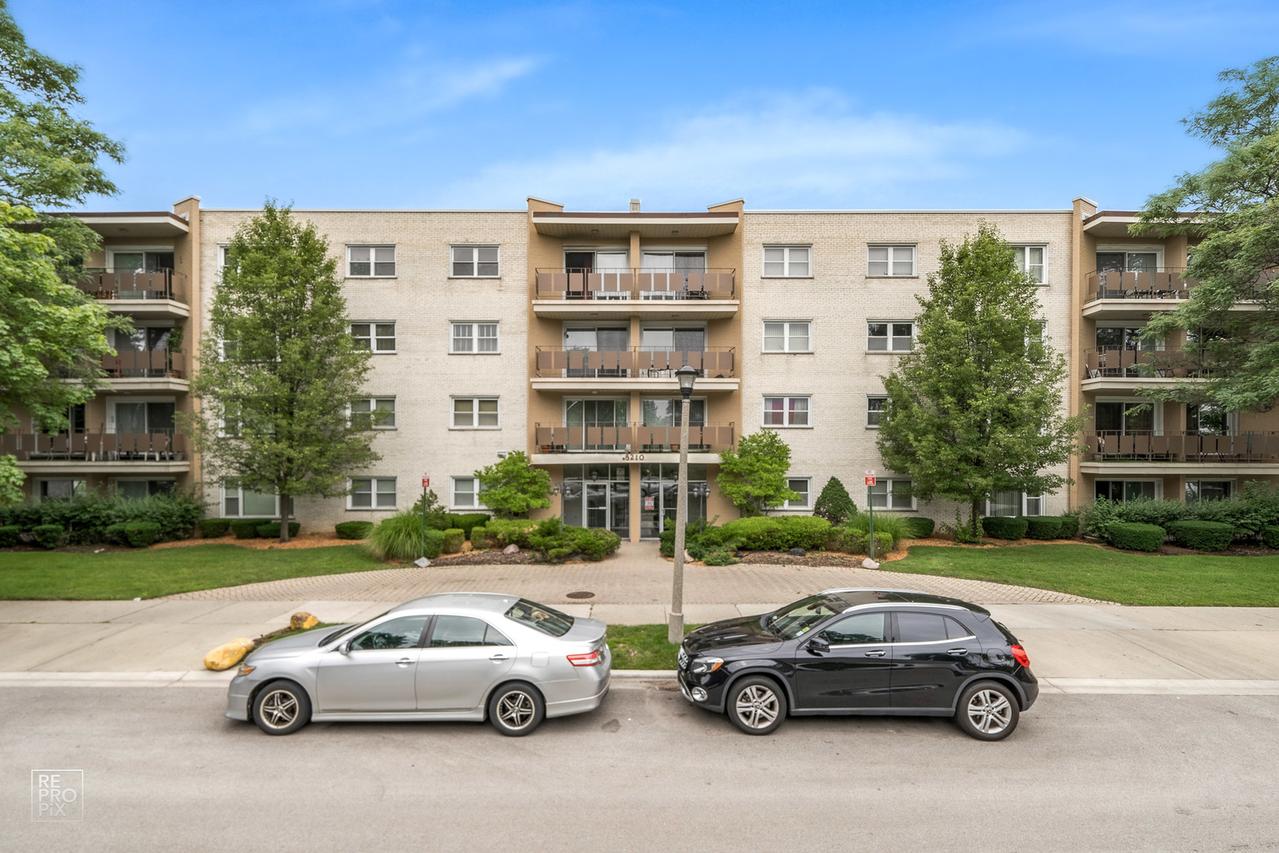 8210 Elmwood Ave. #110, Skokie, IL 60077