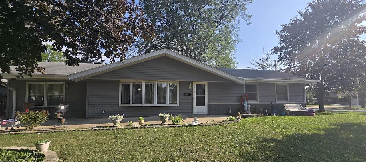 1939 Weston Ln., Schaumburg, IL 60193