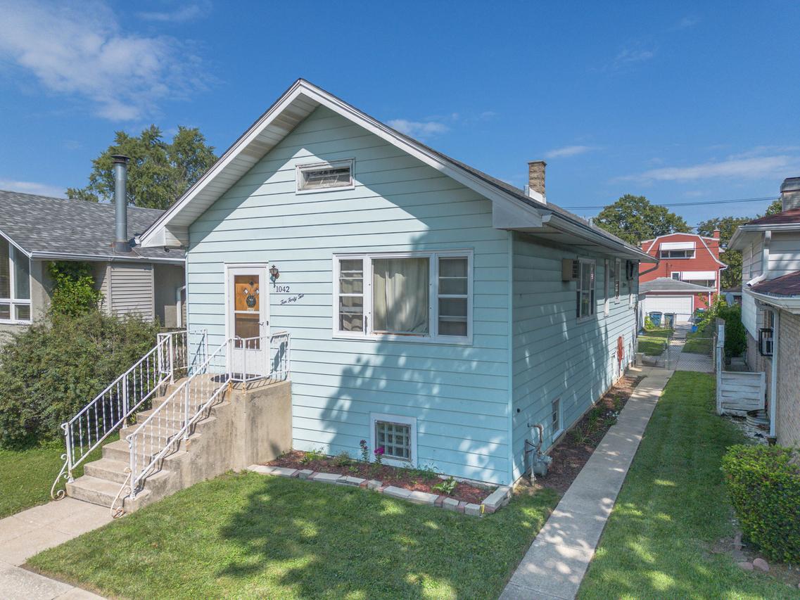 1042 Circle Ave., Forest Park, IL 60130