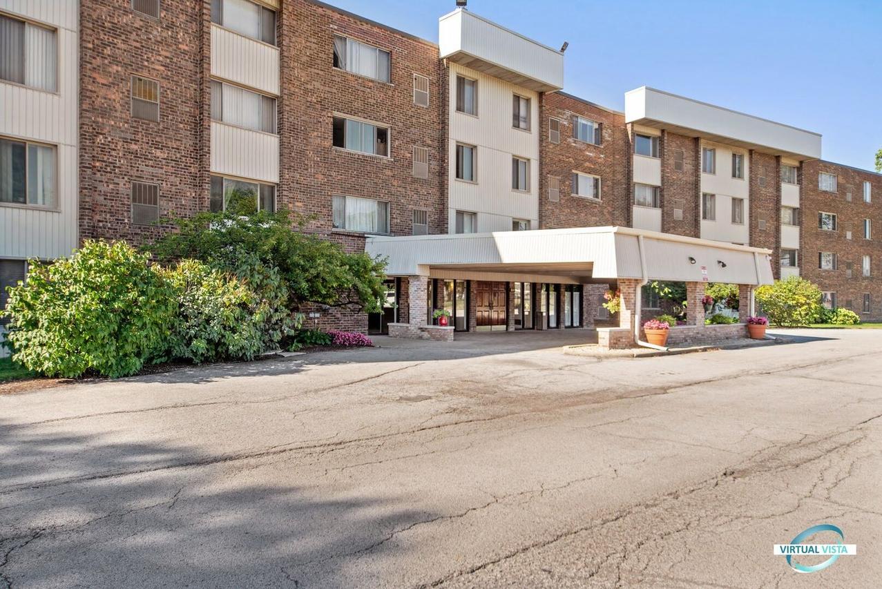 841 N York St. #202, Elmhurst, IL 60126