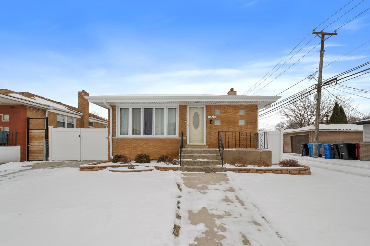 12943 S Manistee Ave., Chicago, IL 60633