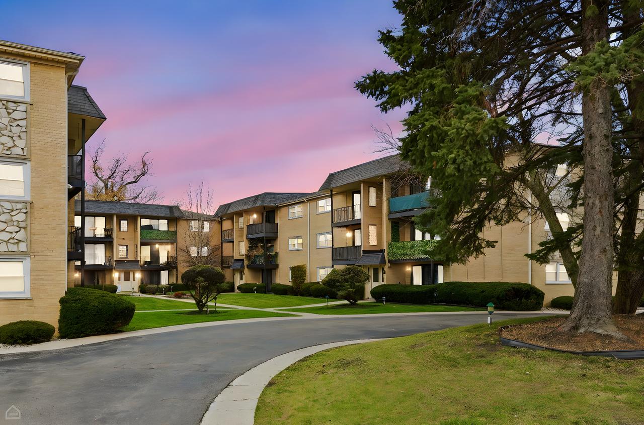 6568 W Roscoe St. #2N, Chicago, IL 60634