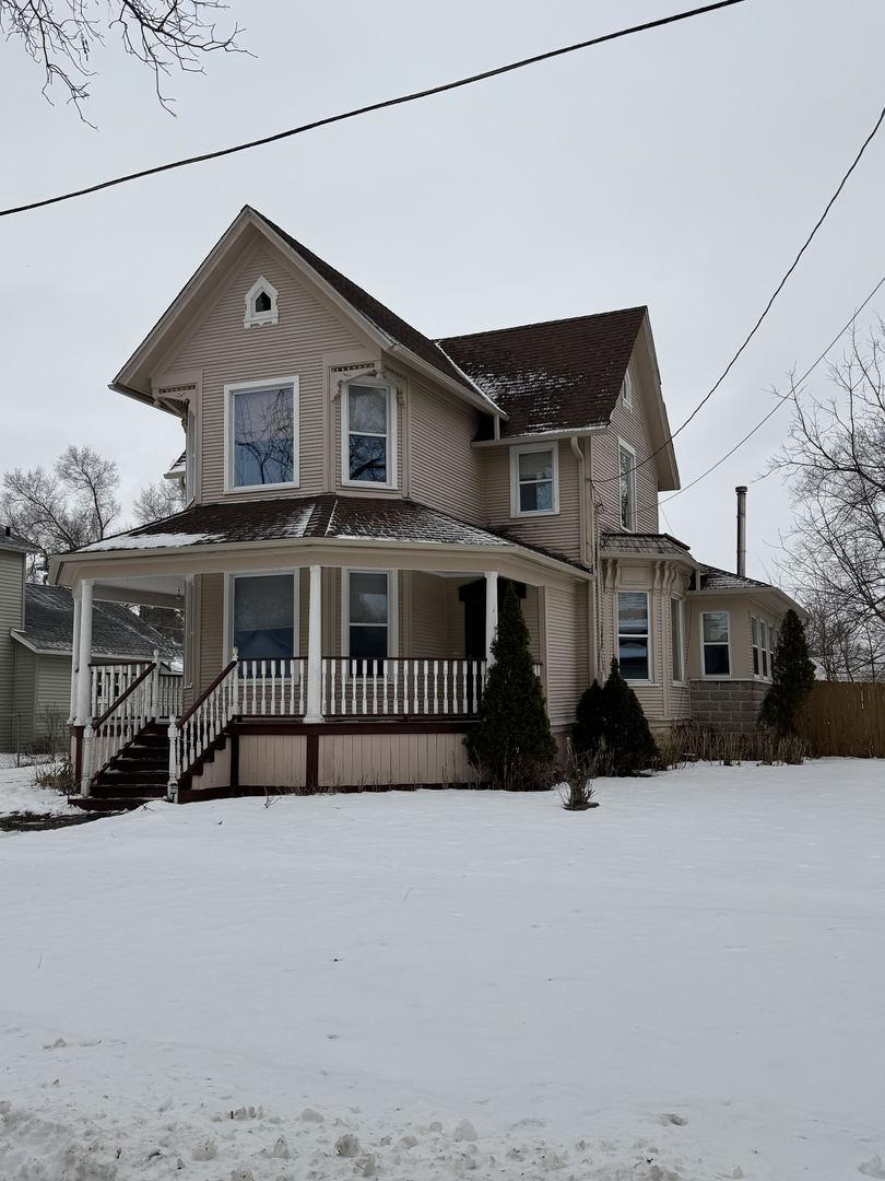 135 S 6th St., Capron, IL 61012