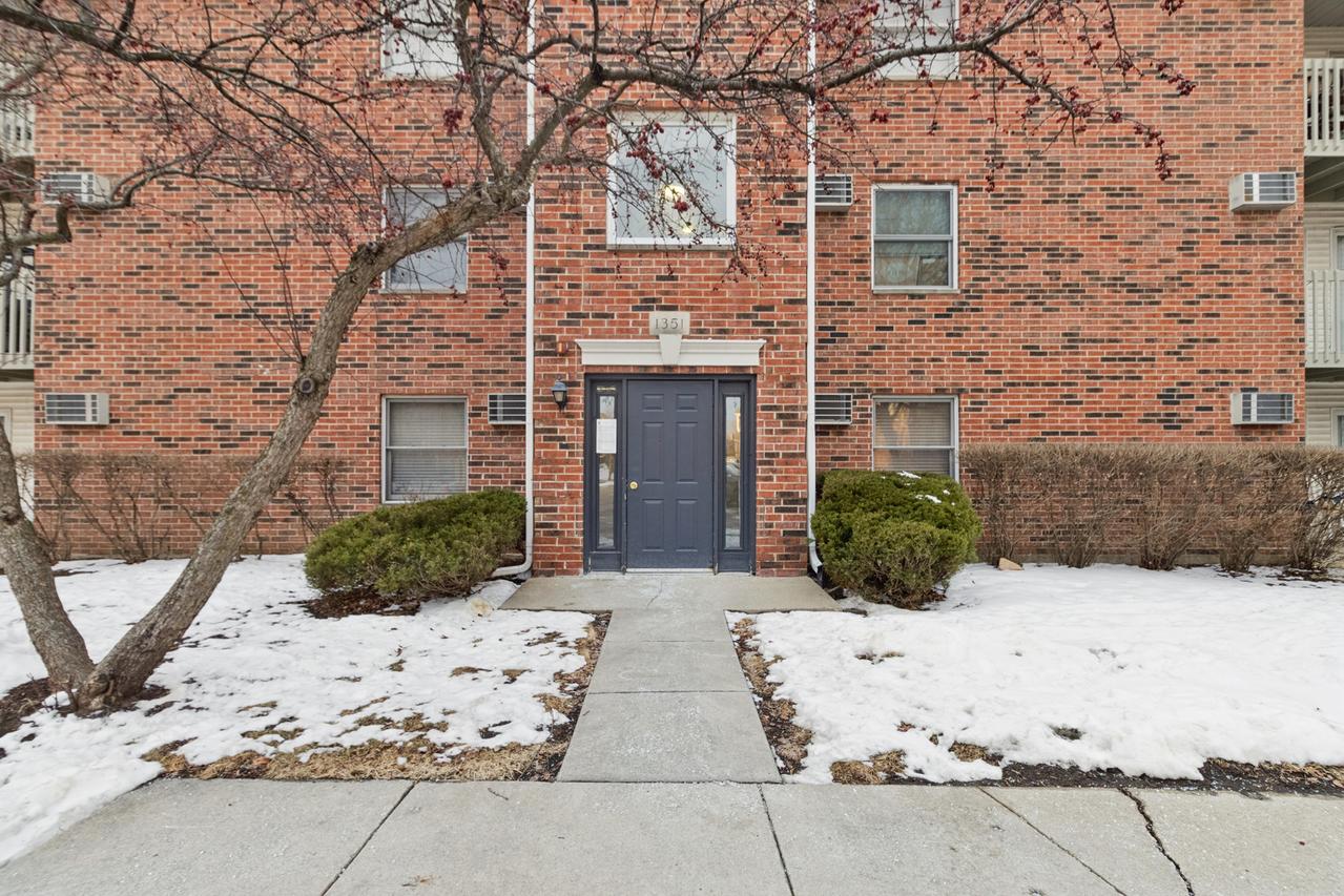 1351 Cunat Ct. #3C, Lake In The Hills, IL 60156