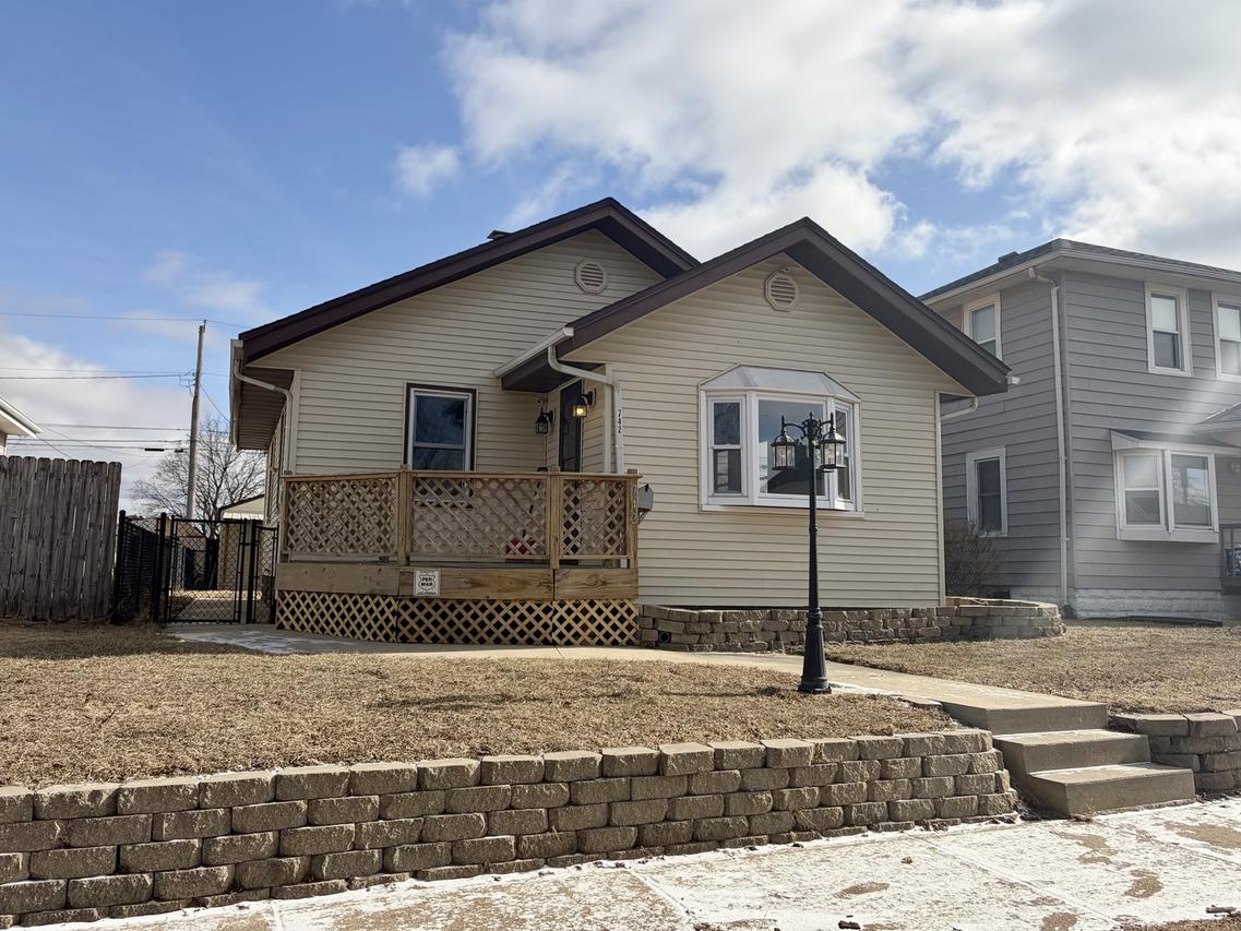 742 26th St., East Moline, IL 61244