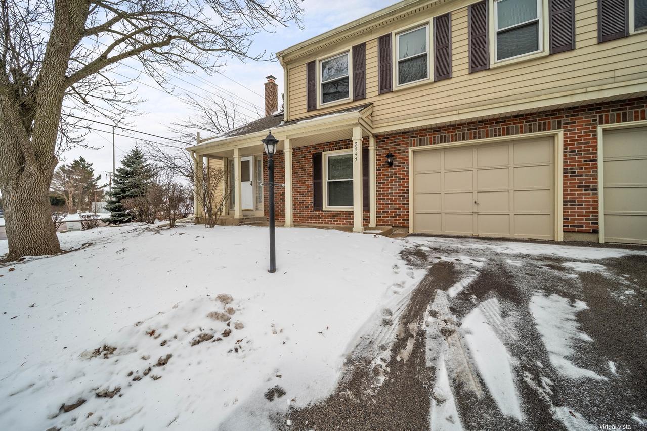 2547 College Hill Cir., Schaumburg, IL 60173