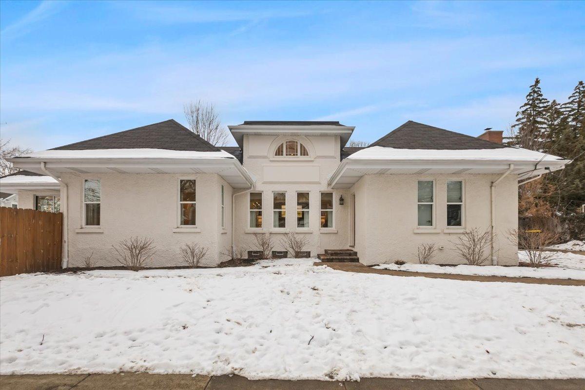 925 Elm St., Winnetka, IL 60093