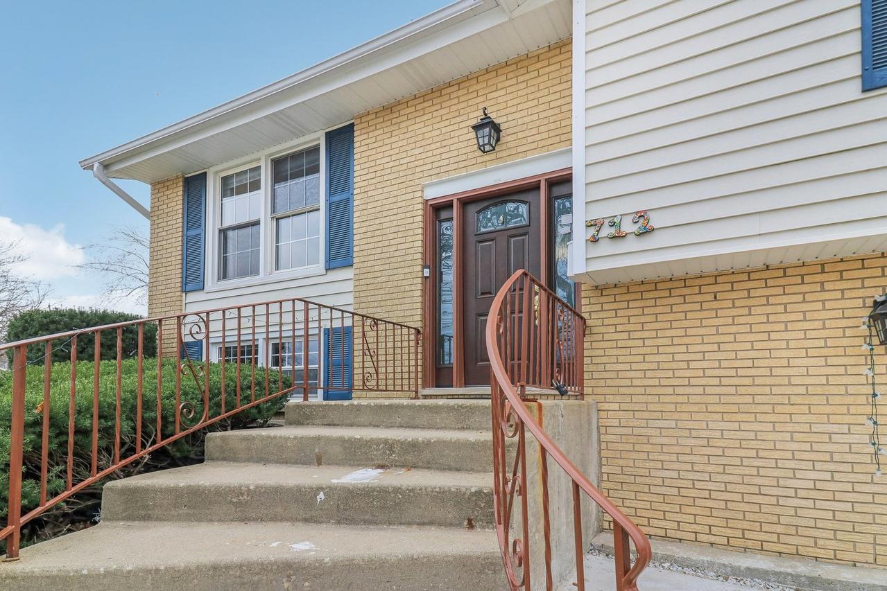 712 Dante Ct., Schaumburg, IL 60193