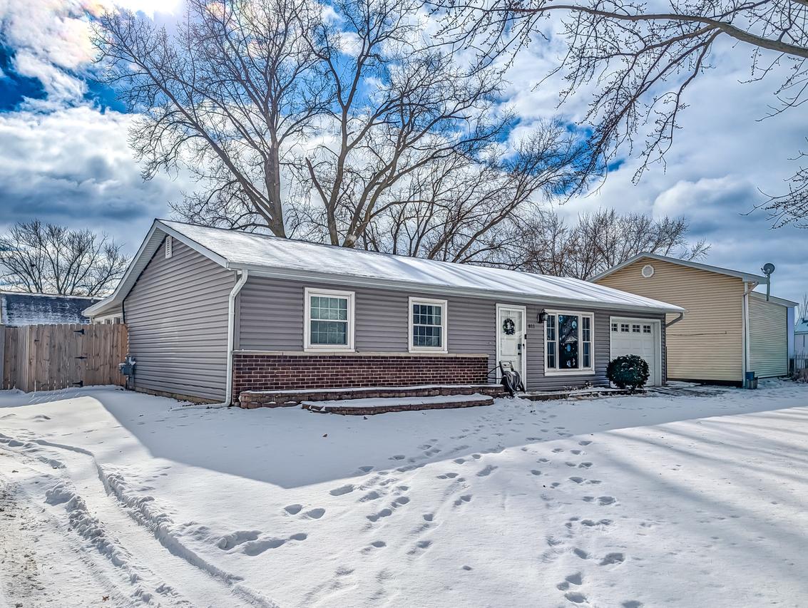 811 Beech Dr., Bolingbrook, IL 60440