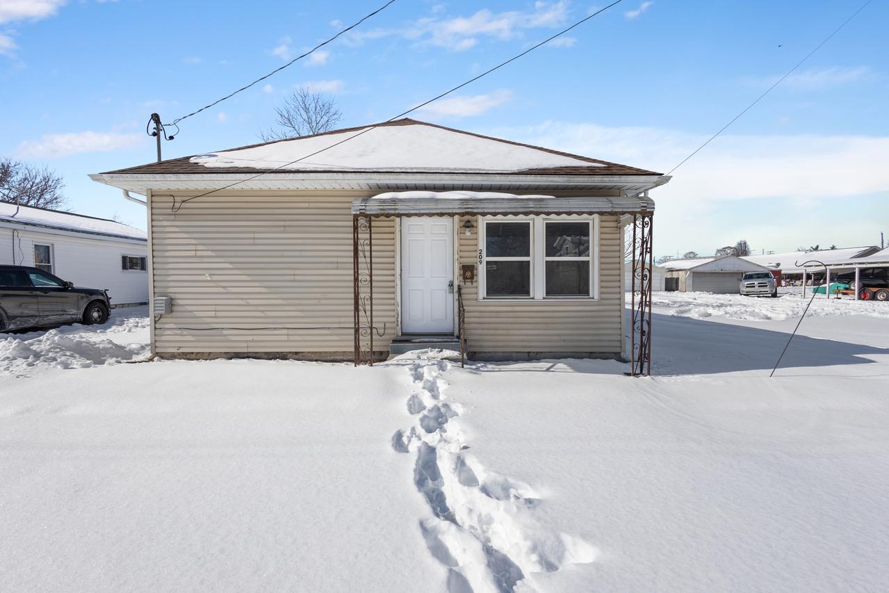 209 S Gardner St., West Frankfort, IL 62896