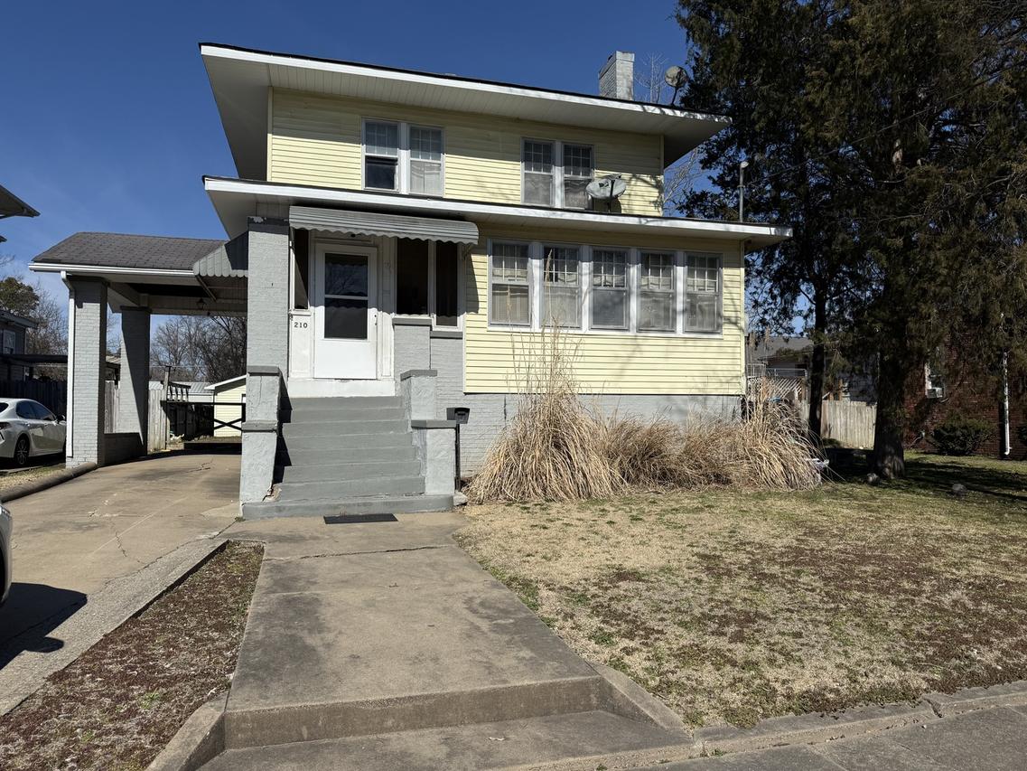 210 W Lincoln St., Harrisburg, IL 62946