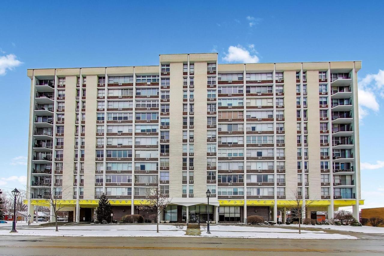 33 N Main St. #3C, Lombard, IL 60148