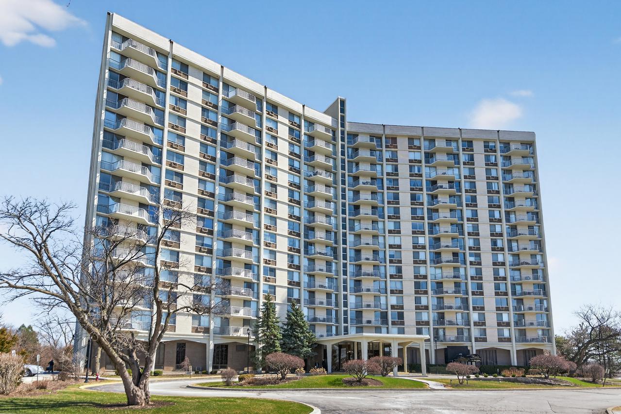 40 N Tower Rd. #9K, Oak Brook, IL 60523