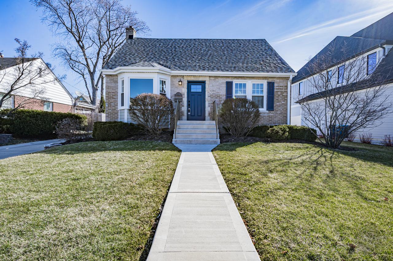 593 S Sunnyside Ave., Elmhurst, IL 60126