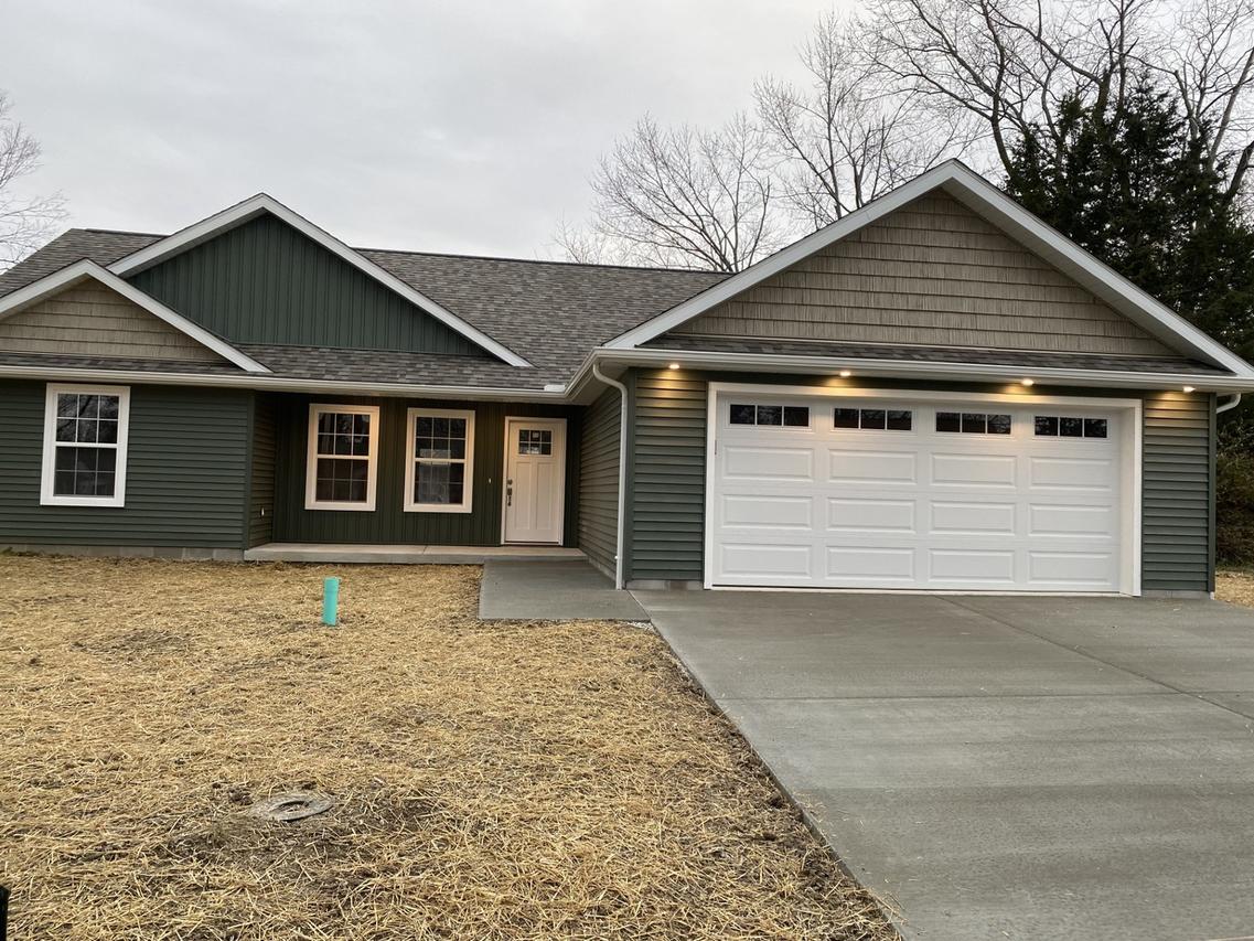 307 Schneider St., Carterville, IL 62918