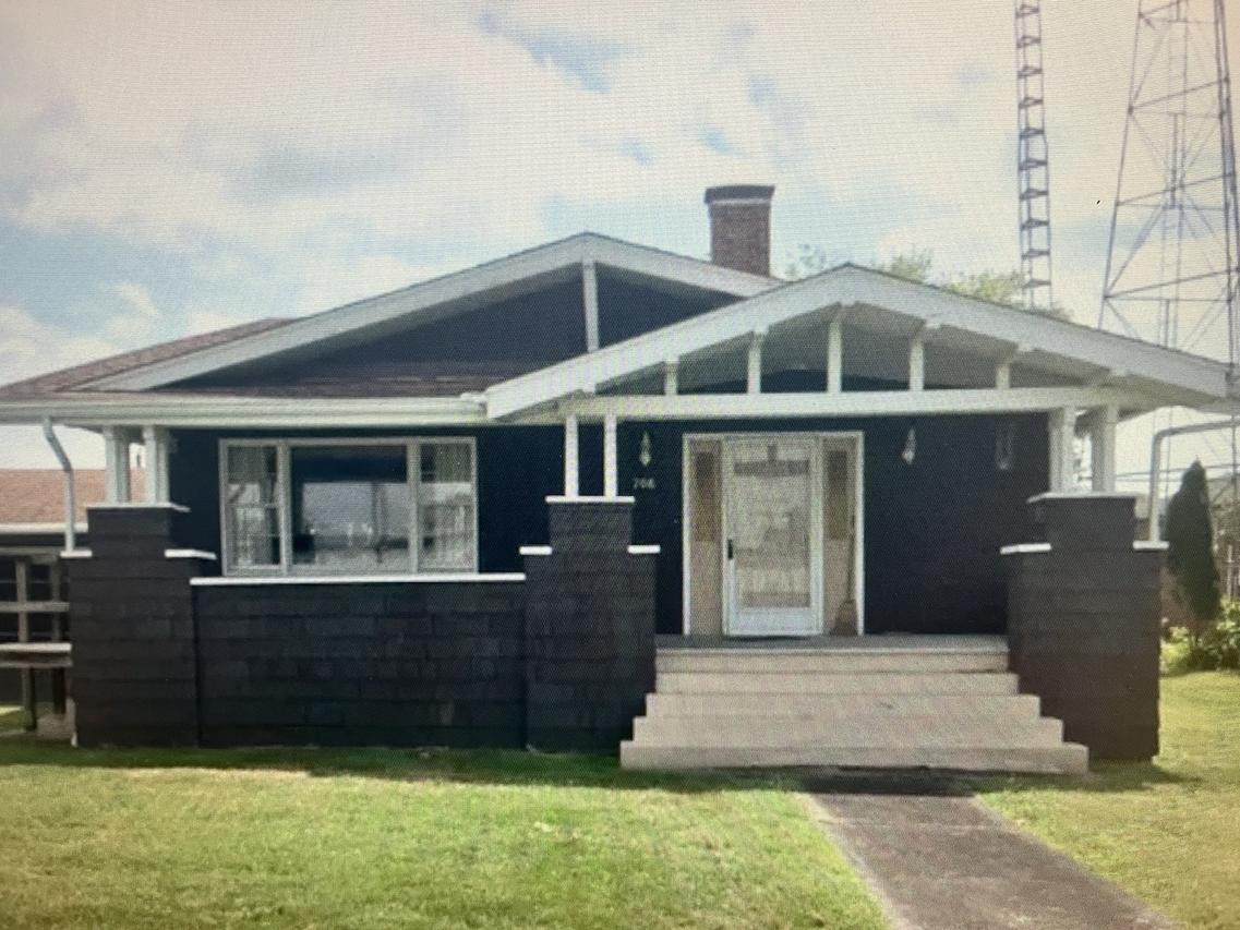 708 E St. Louis St., West Frankfort, IL 62896