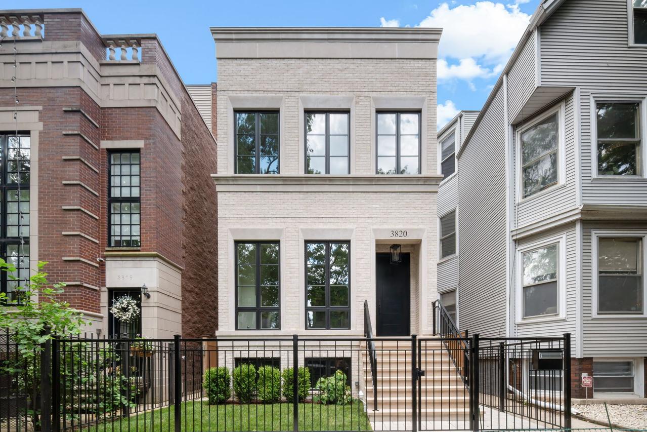 3820 N Wayne Ave., Chicago, IL 60613