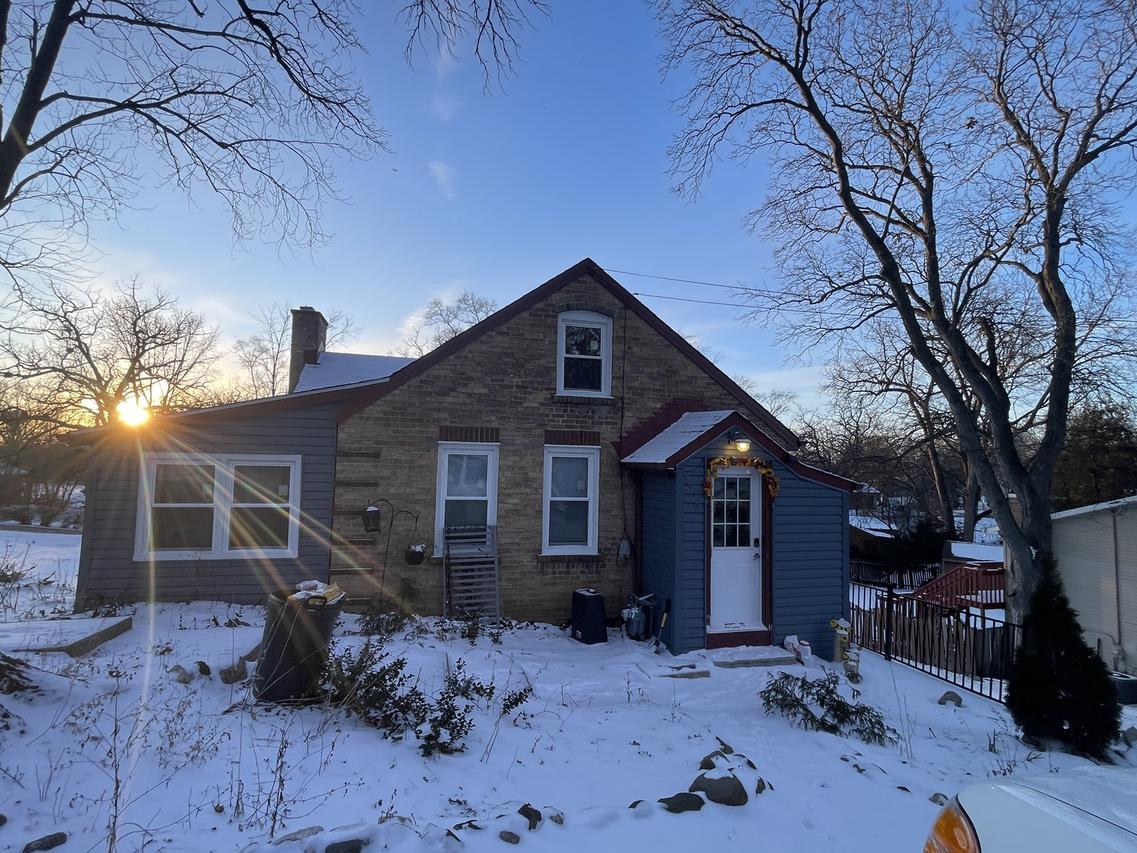 3323 Charles Ct., Island Lake, IL 60042