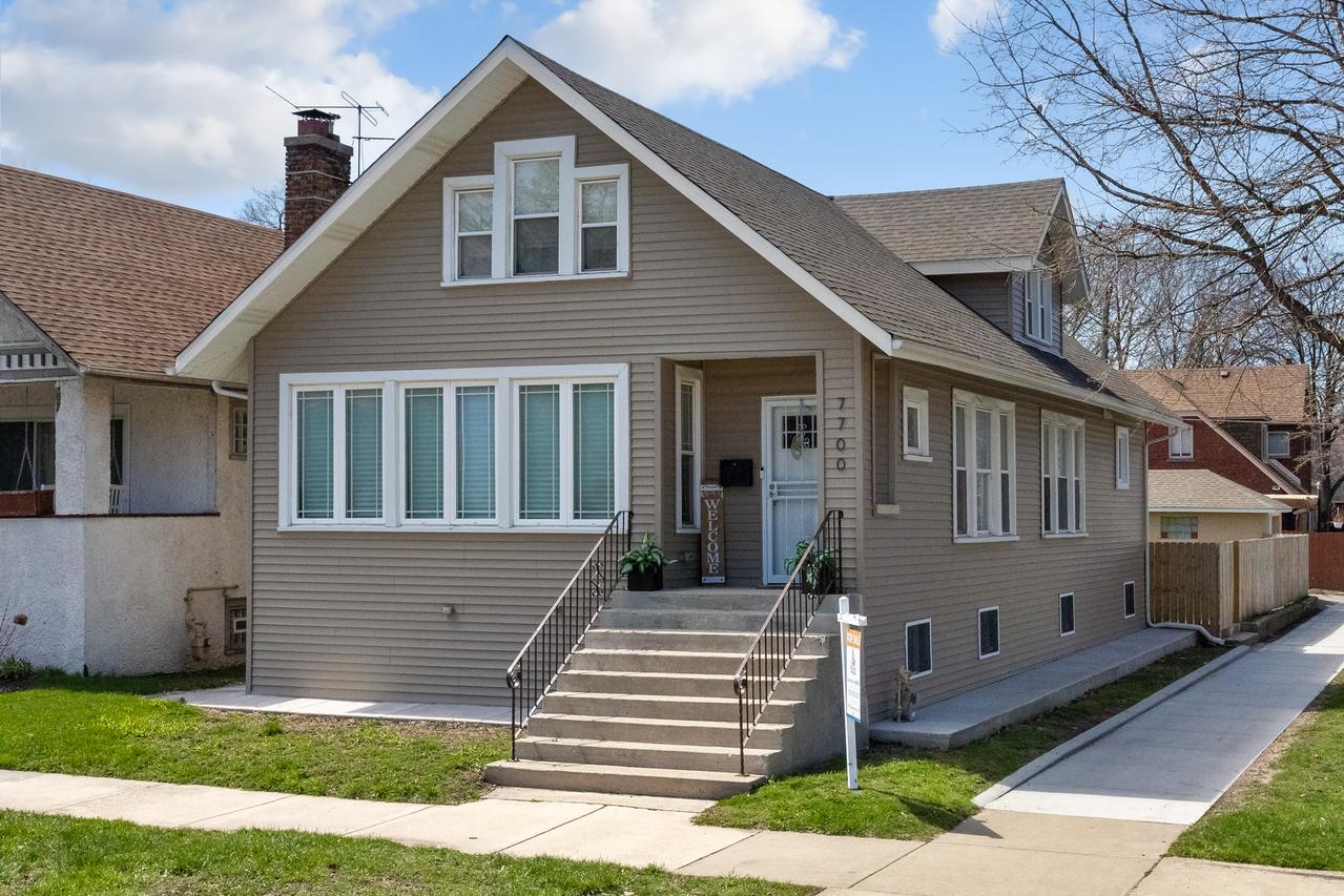 7700 S Paxton Ave., Chicago, IL 60649