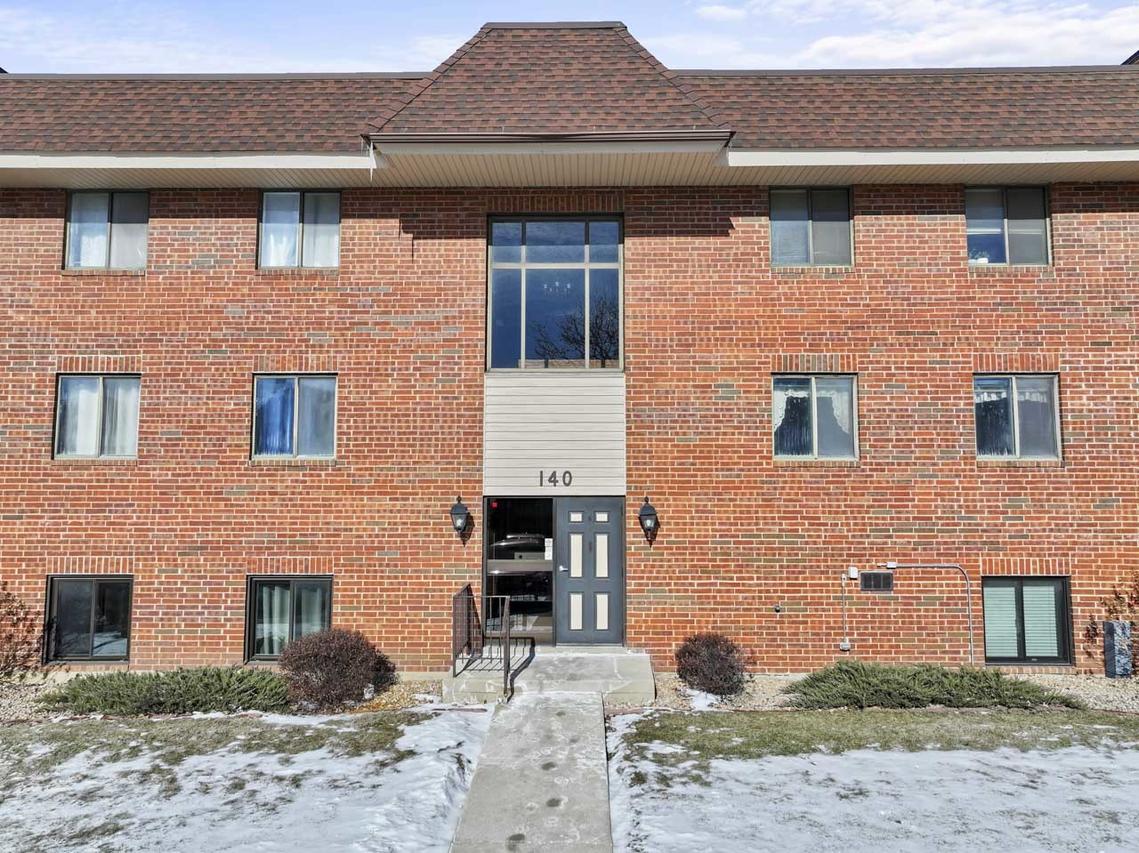 140 E Fountainview Ln. #2B, Lombard, IL 60148