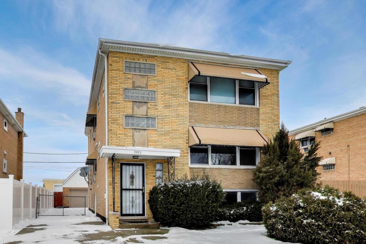 5822 W 79th St., Burbank, IL 60459
