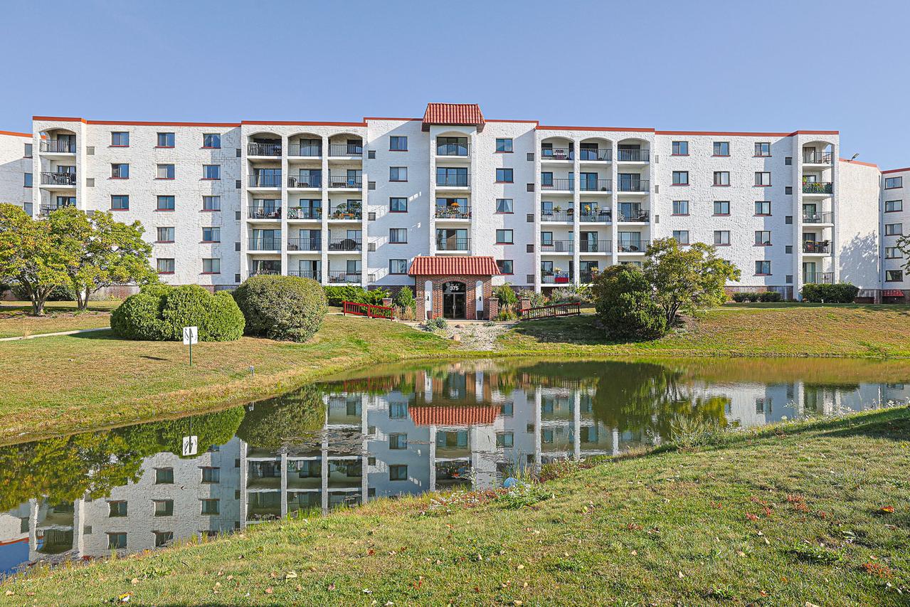 375 Plum Creek Dr. #501, Wheeling, IL 60090