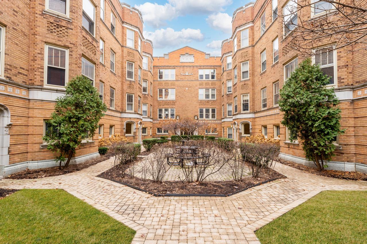 617 Washington Blvd. #2N, Oak Park, IL 60302