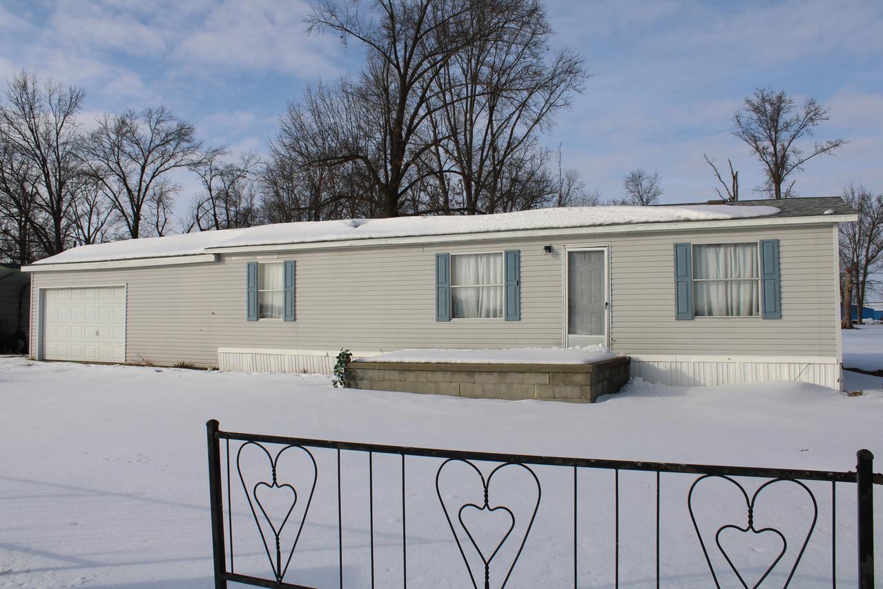 406 W Kirkwood St., Odin, IL 62870