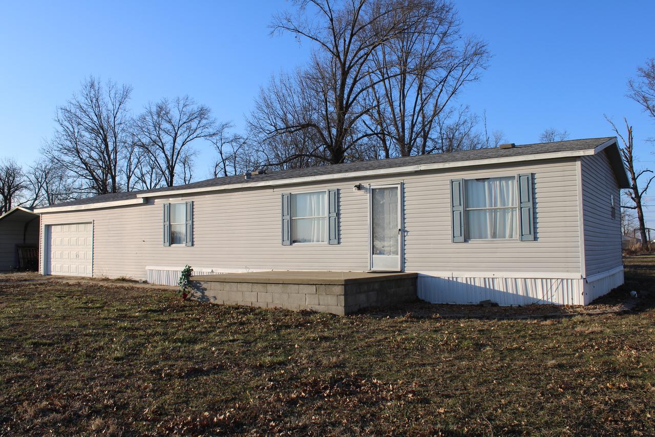 406 W Kirkwood St., Odin, IL 62870