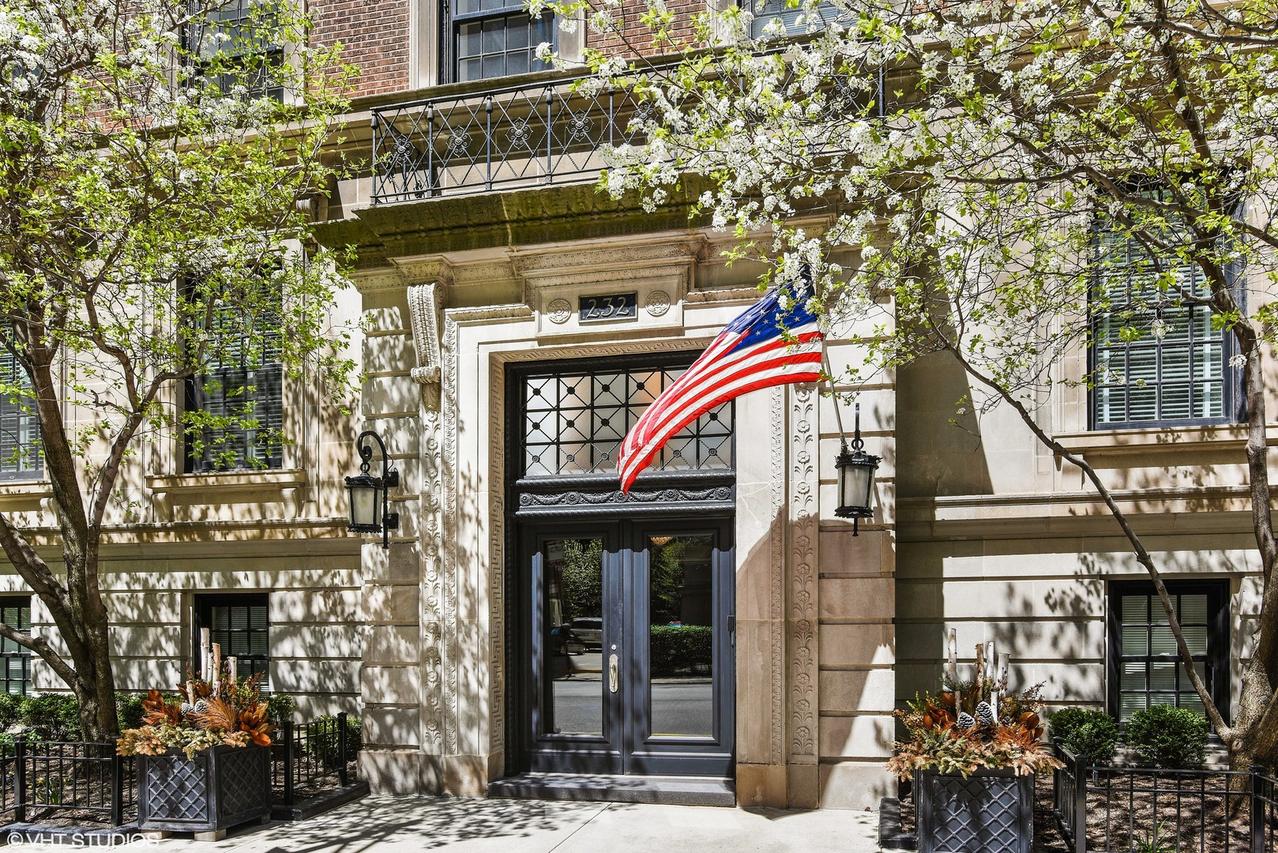 232 E Walton Pl. #4E, Chicago, IL 60611