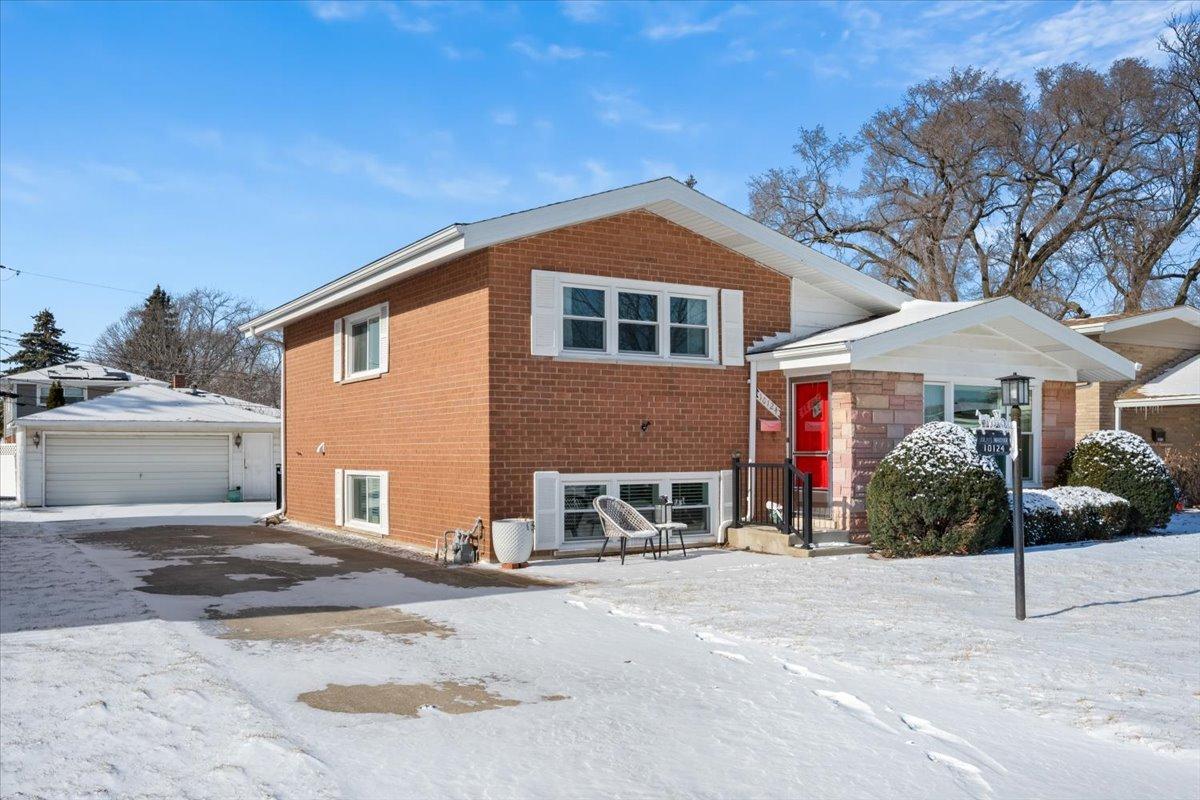 10124 S Kenton Ave., Oak Lawn, IL 60453